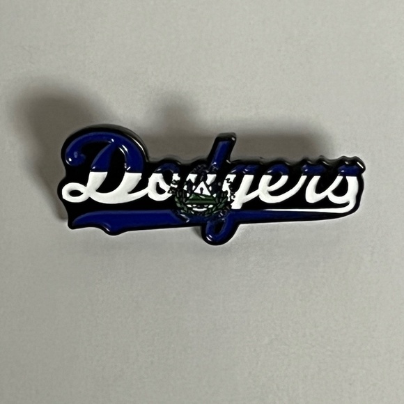 LA Dodgers Script Hat Pin Pins Streetwear Hats Bag Baseball Fitted New Era Sport - Picture 1 of 6